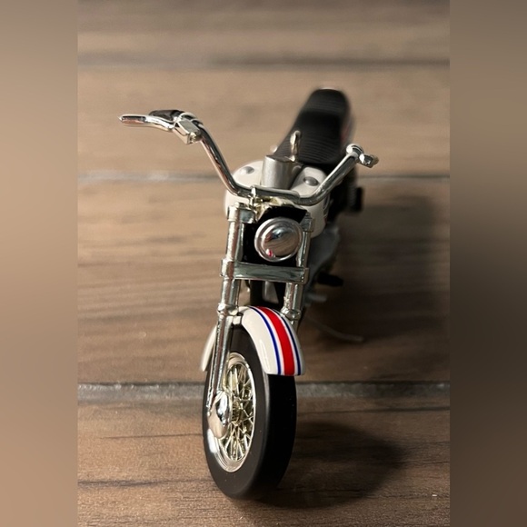 Hallmark NEW 2002 Christmas Ornament 4th Harlie Davidson Milestones series - Picture 7 of 10